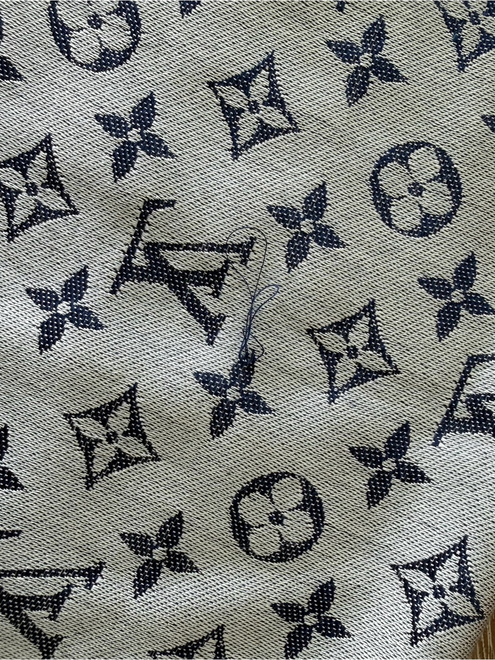 Louis Vuitton Shawl Monogram double sided - Picture 5 of 5